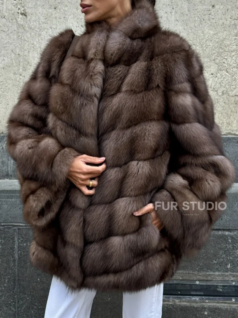 Женская шуба из меха куницы в цвете соболь - фото 2