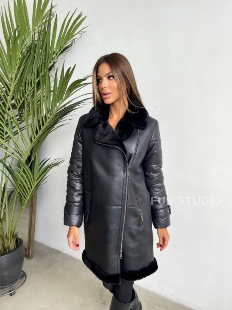 Удлиненная черная дубленка авиатор