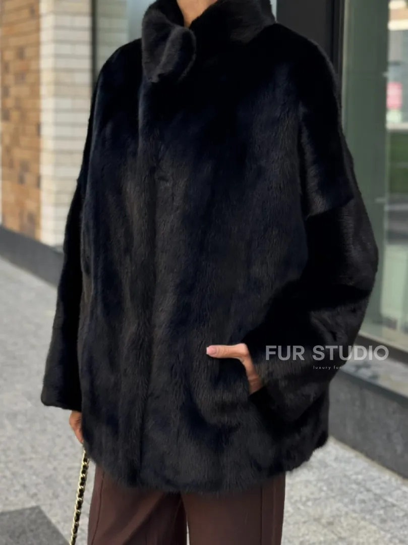 Элегантная черная шубка из меха норки - стойка воротник