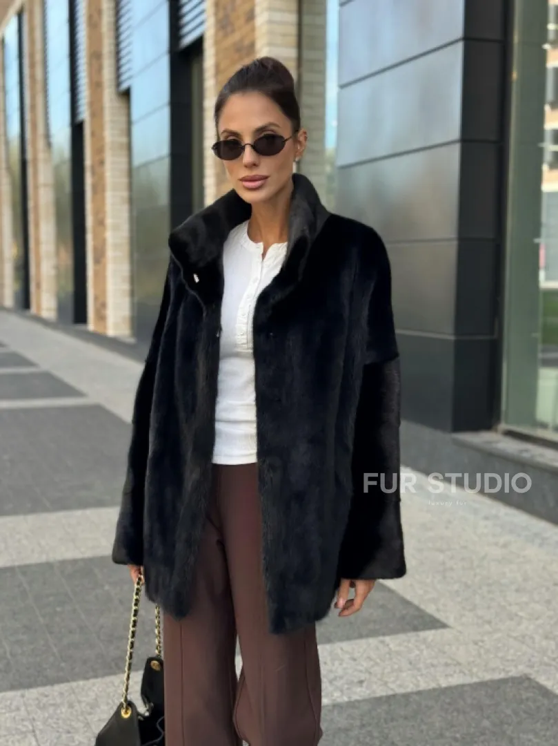 Элегантная черная шубка из меха норки - стойка воротник