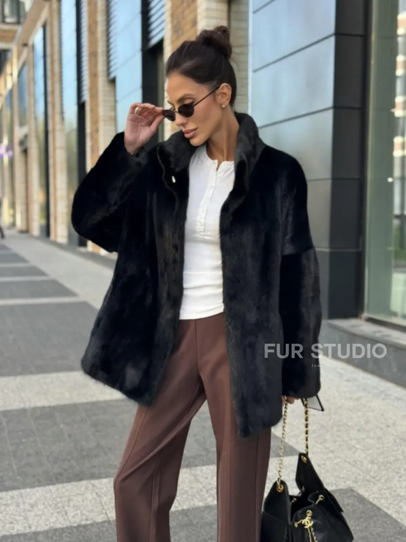 Элегантная черная шубка из меха норки - стойка воротник