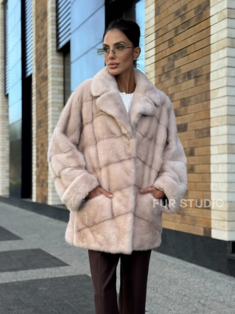 Шуба норковая пудрового цвета с английским воротником