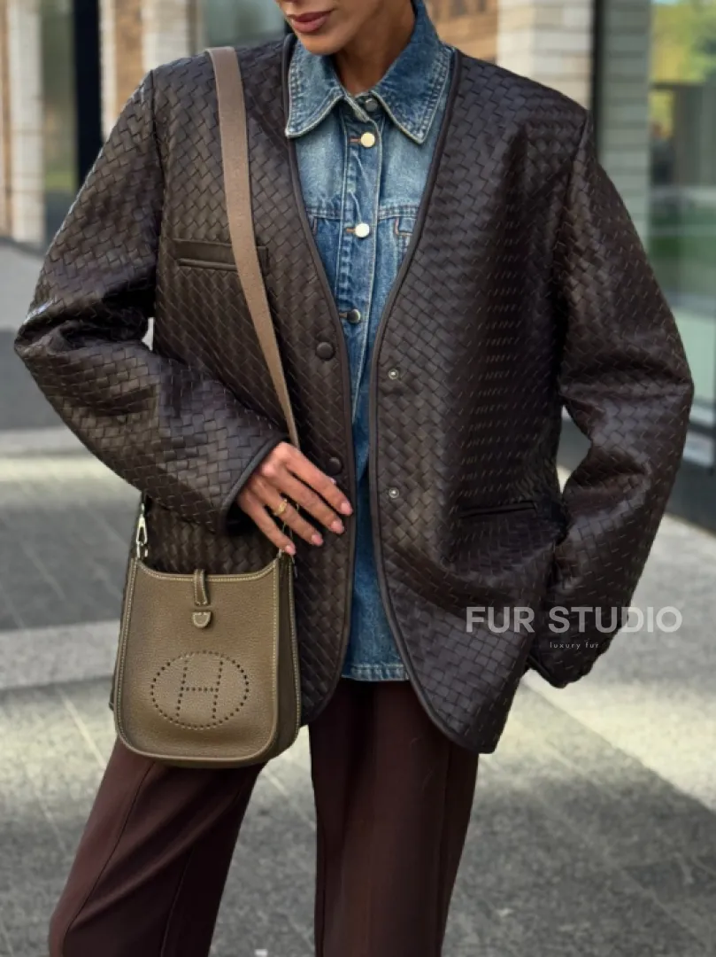 Стильный пиджак из натуральной плетеной кожи - фото 2