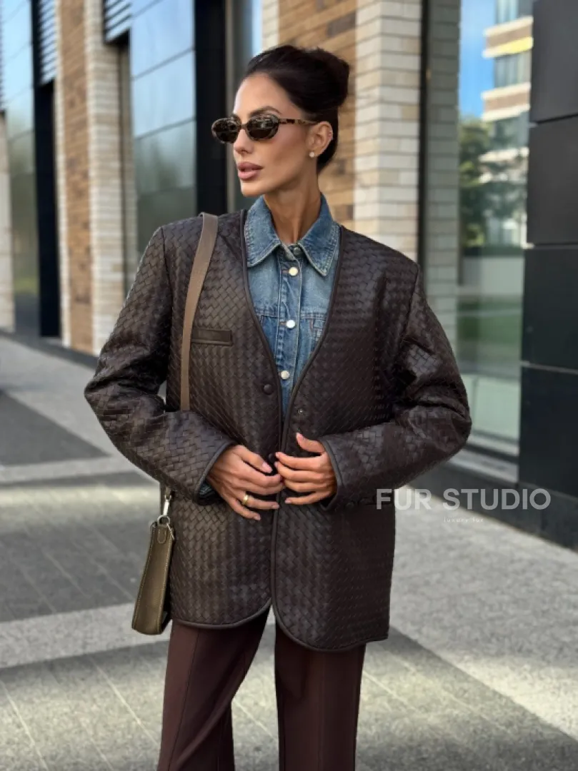 Стильный пиджак из натуральной плетеной кожи