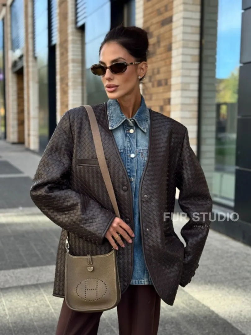 Стильный пиджак из натуральной плетеной кожи