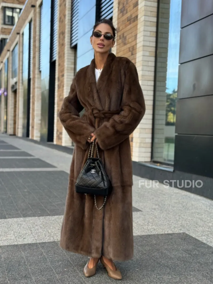 Длинное норковое пальто - шуба в цвете соболь