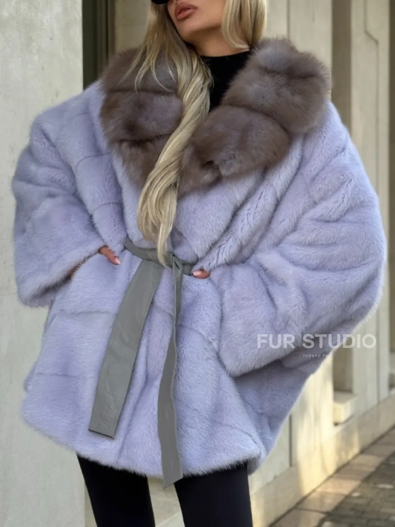 Шуба из норки короткая с куницей воротник