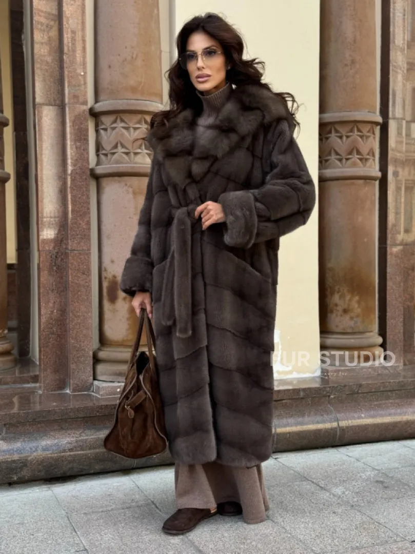 Шуба норковая в цвете мокко с капюшоном куница