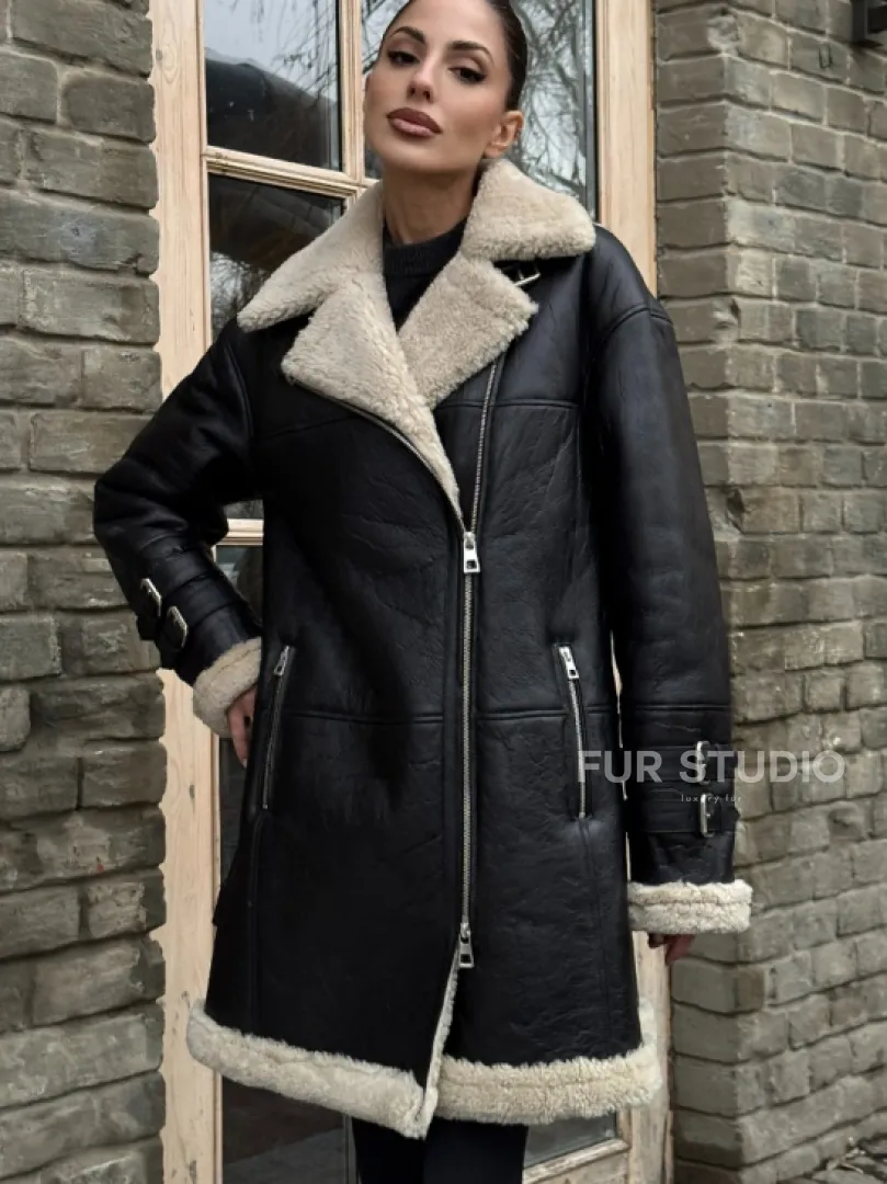 Удлиненная дубленка на белой овчине - фото 4