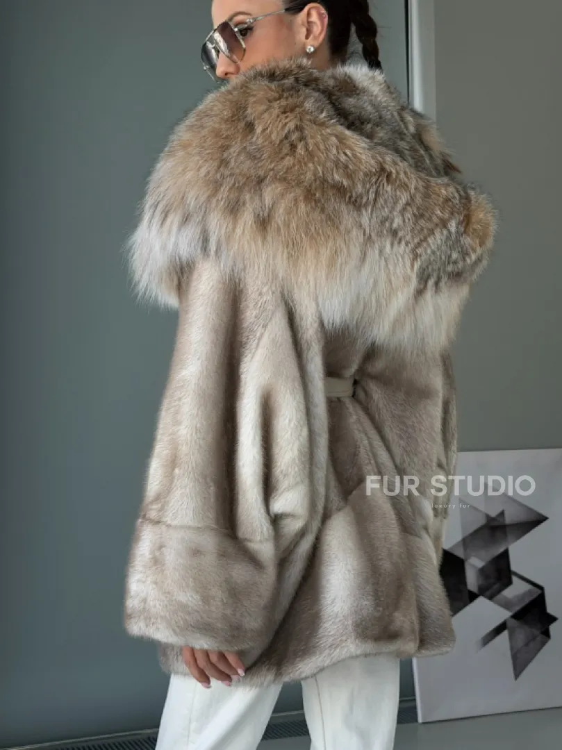 Шуба летучая мышь из норки Ivory с капюшоном из меха рыси - фото 6