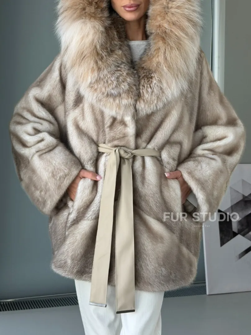 Шуба летучая мышь из норки Ivory с капюшоном из меха рыси - фото 3