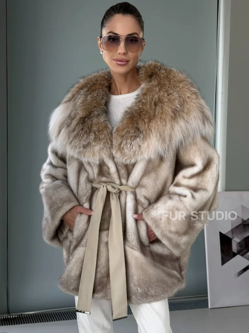 Шуба летучая мышь из норки Ivory с капюшоном из меха рыси - фото 8