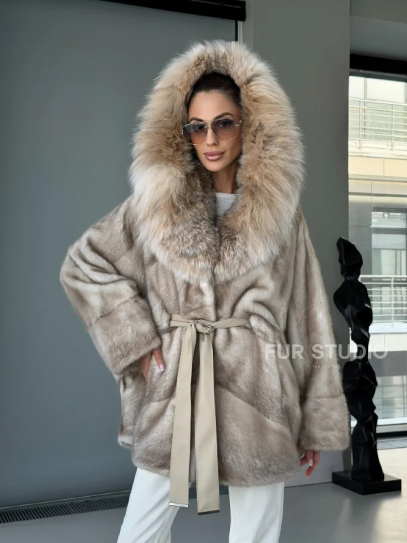 Шуба летучая мышь из норки Ivory с капюшоном из меха рыси - фото 19