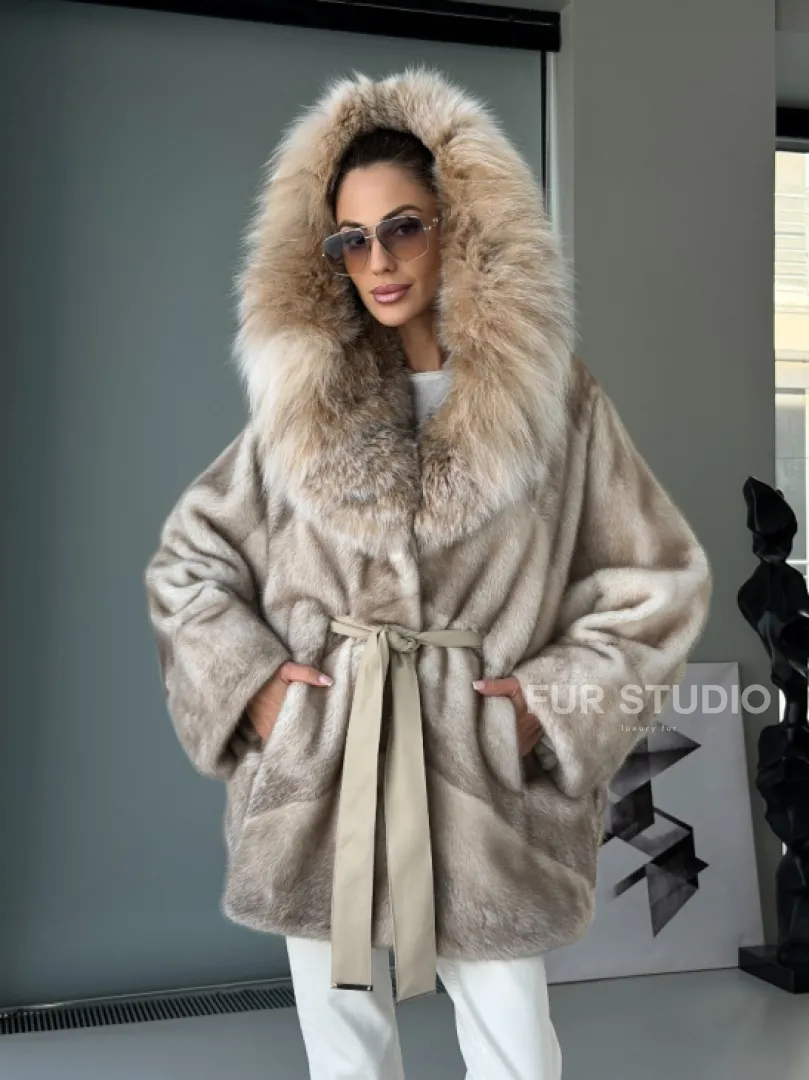 Шуба летучая мышь из норки Ivory с капюшоном из меха рыси - фото 18