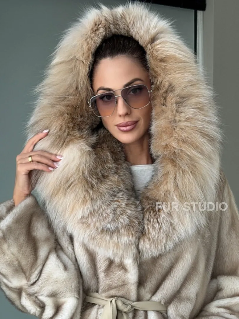 Шуба летучая мышь из норки Ivory с капюшоном из меха рыси - фото 13