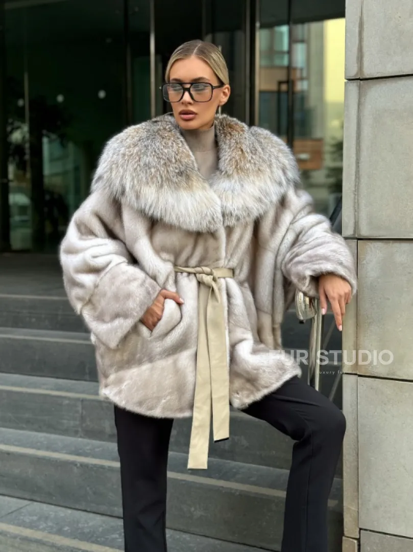 Шуба летучая мышь из норки Ivory с капюшоном из меха рыси