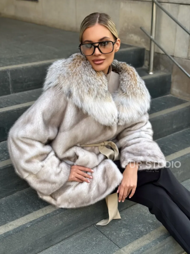 Шуба летучая мышь из норки Ivory с капюшоном из меха рыси