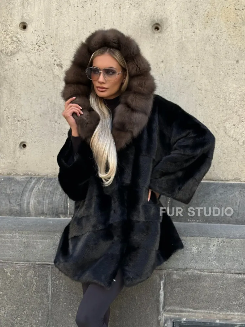 Черный норковый полушубок с капюшоном куница - фото 13