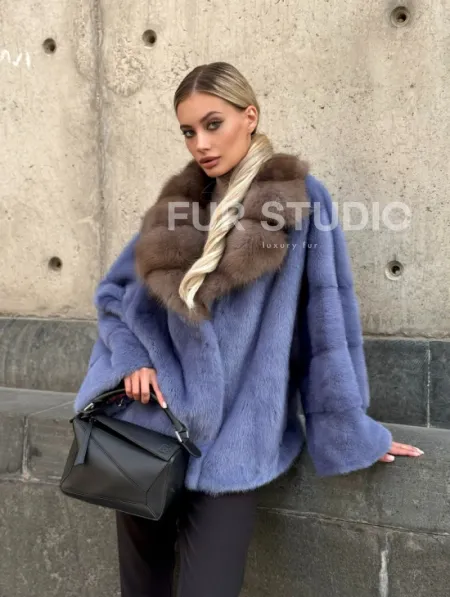 Короткая шуба норковая с воротником из куницы - фото 9