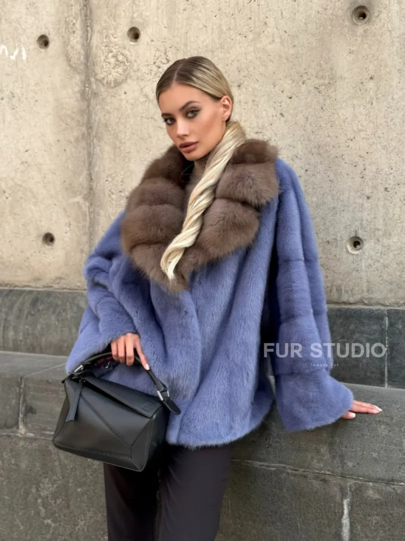 Короткая шуба норковая с воротником из куницы