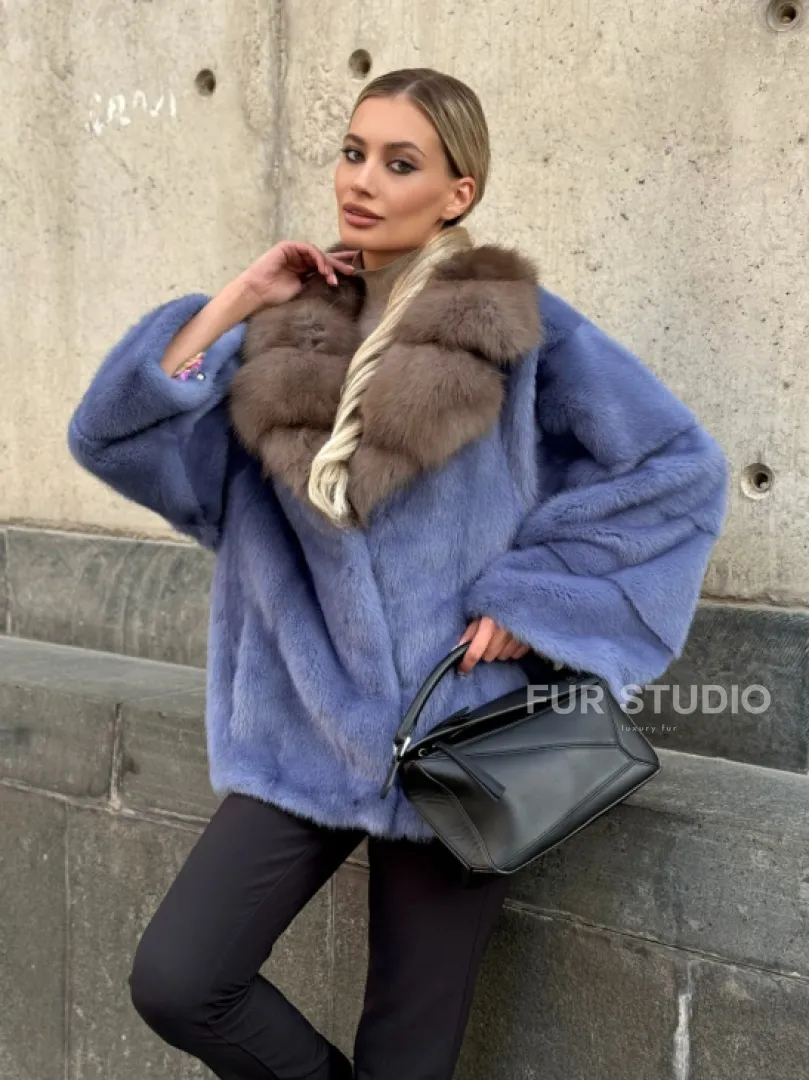 Короткая шуба норковая с воротником из куницы