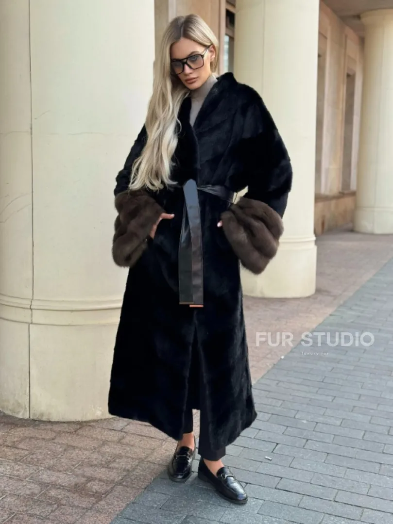 Черная норковая шуба с отделкой на рукавах из меха куницы - фото 3