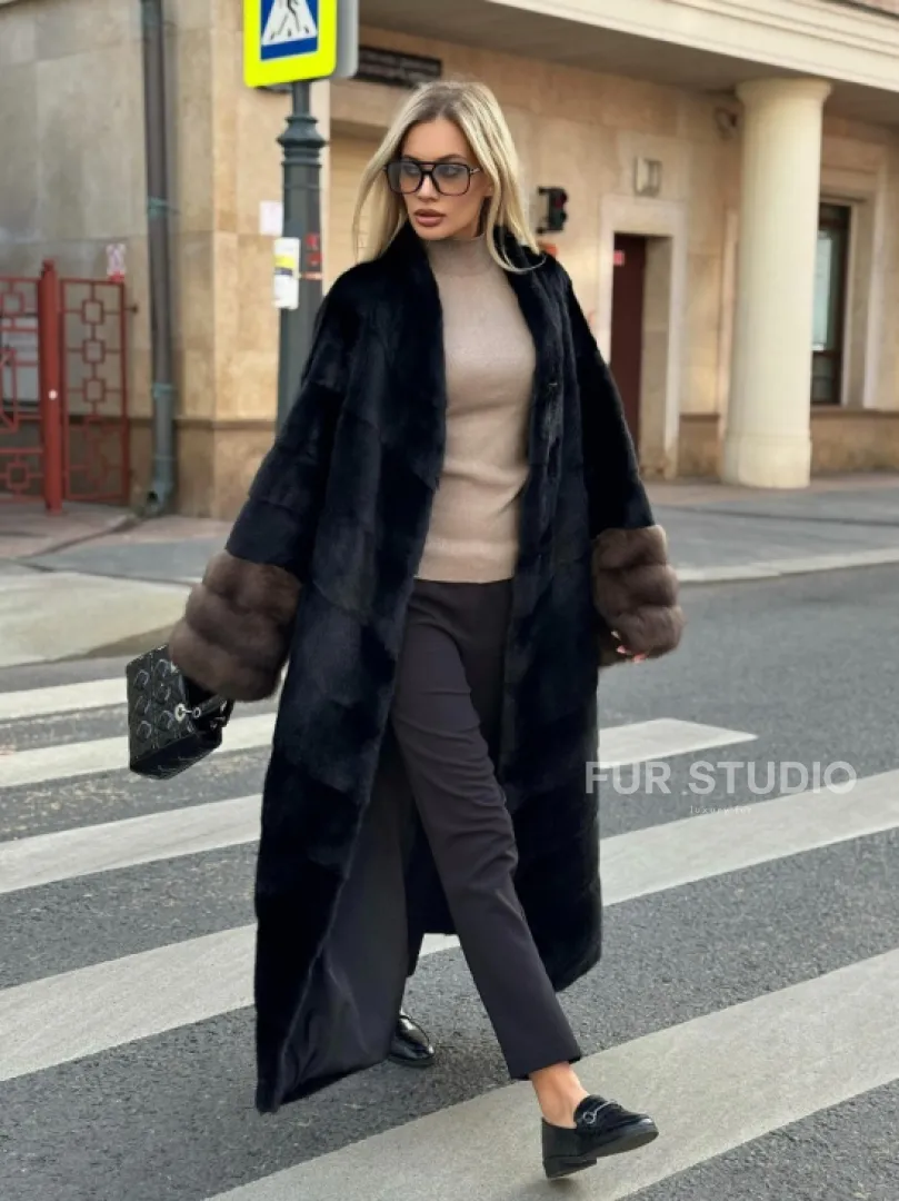 Черная норковая шуба с отделкой на рукавах из меха куницы - фото 7