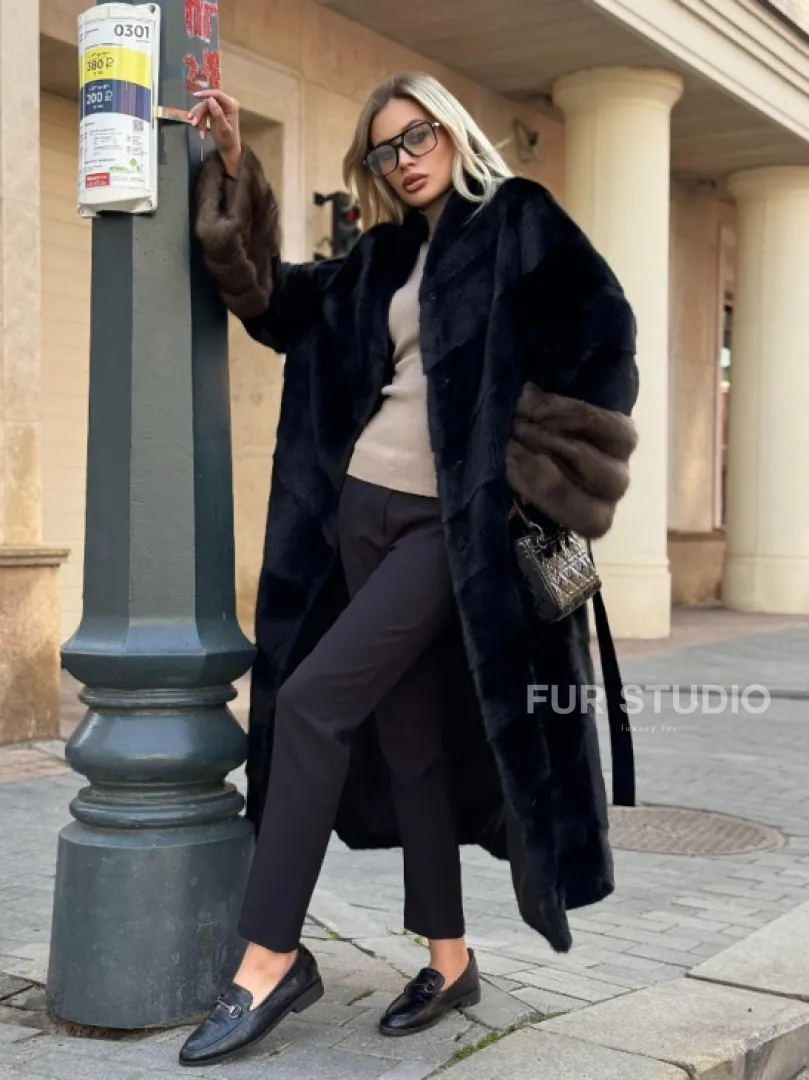 Черная норковая шуба с отделкой на рукавах из меха куницы - фото 8