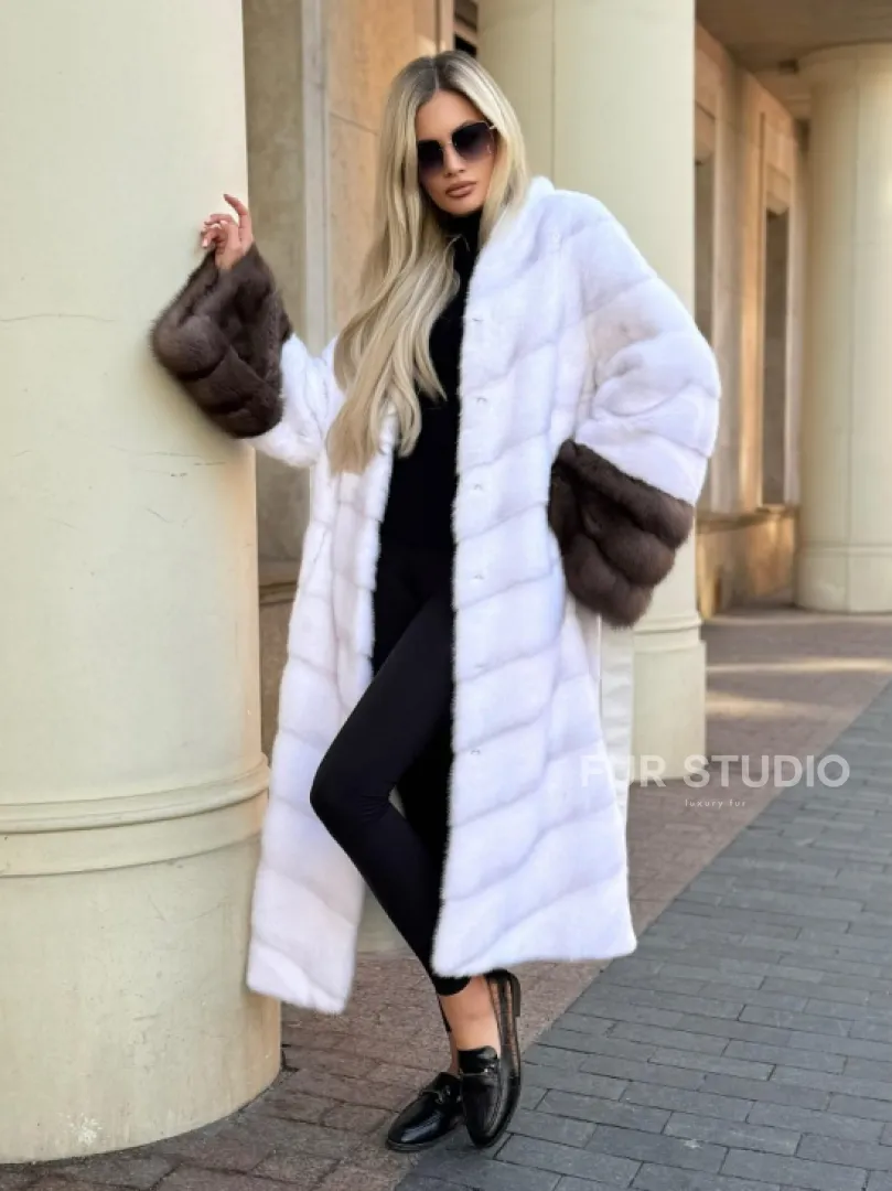 Белая норковая шуба с отделкой из куницы - фото 3