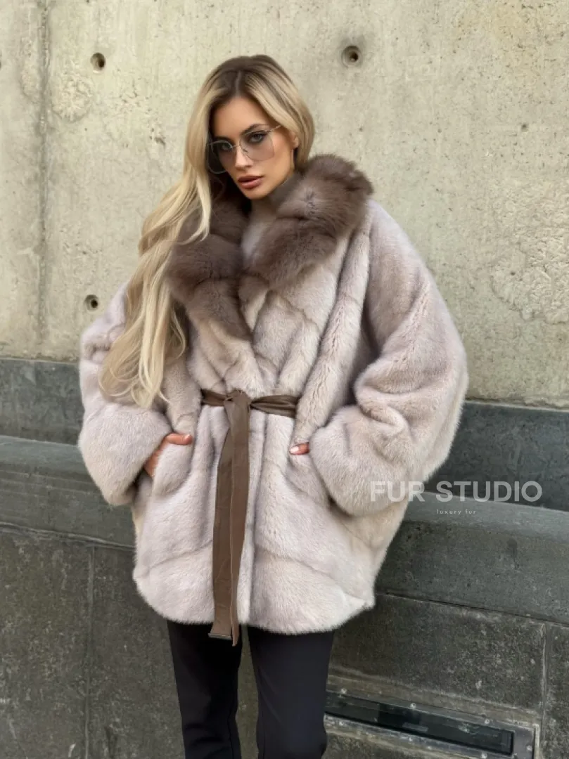 Шуба норковая летучая мышь с воротником куницы - фото 8