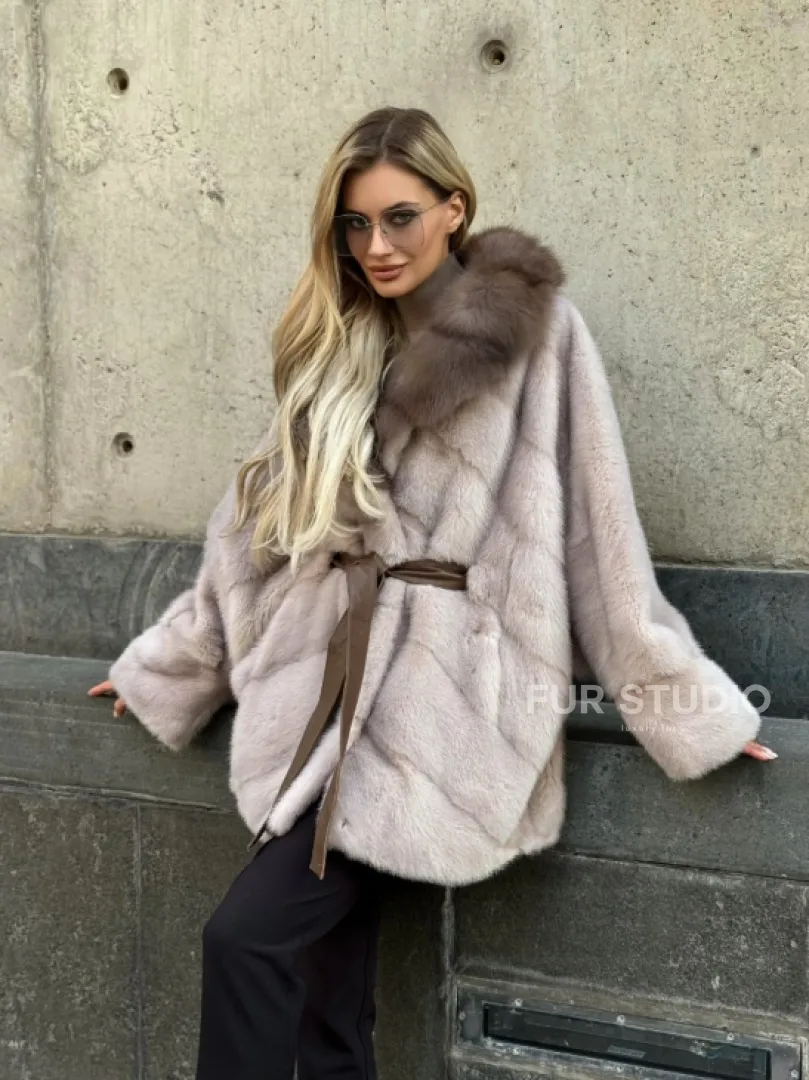 Шуба норковая летучая мышь с воротником куницы - фото 11