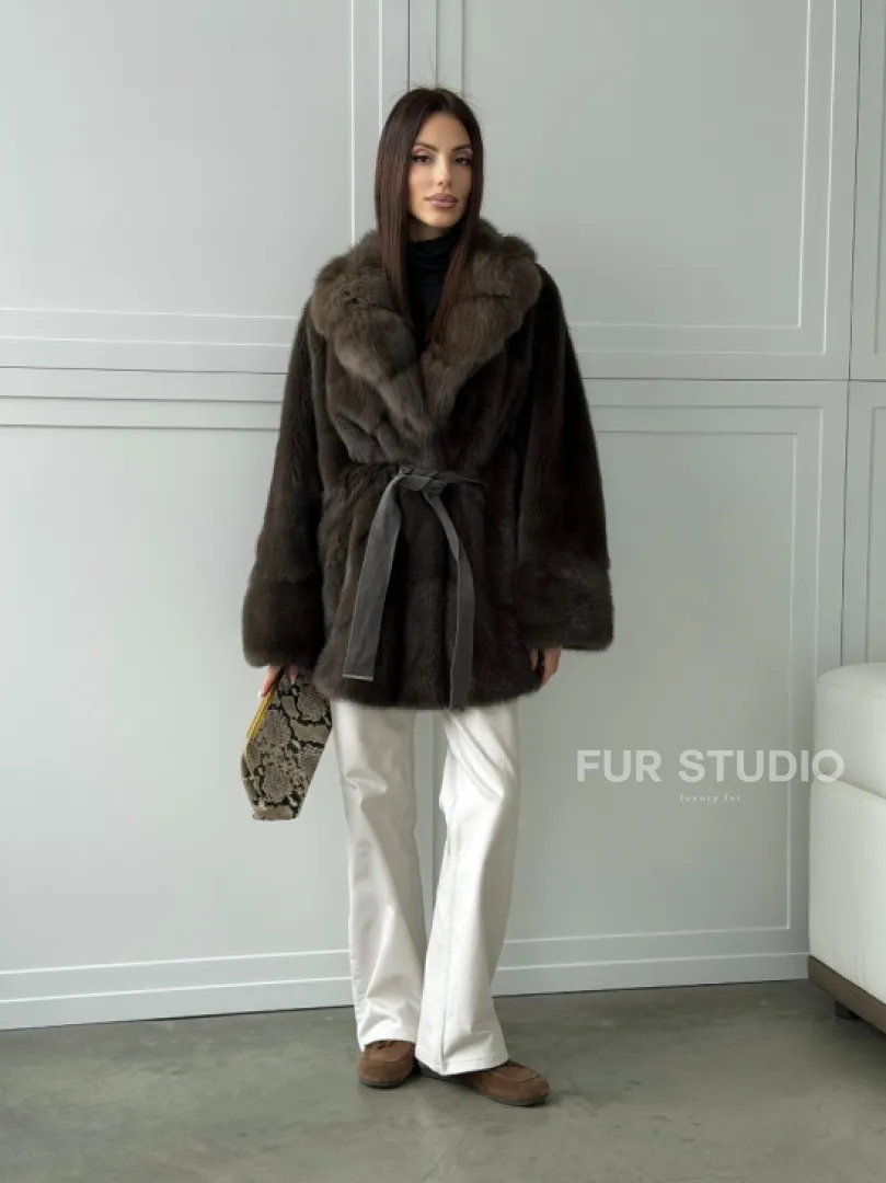 Шуба норковая летучая мышь с воротником из куницы - цвет хаки - фото 15