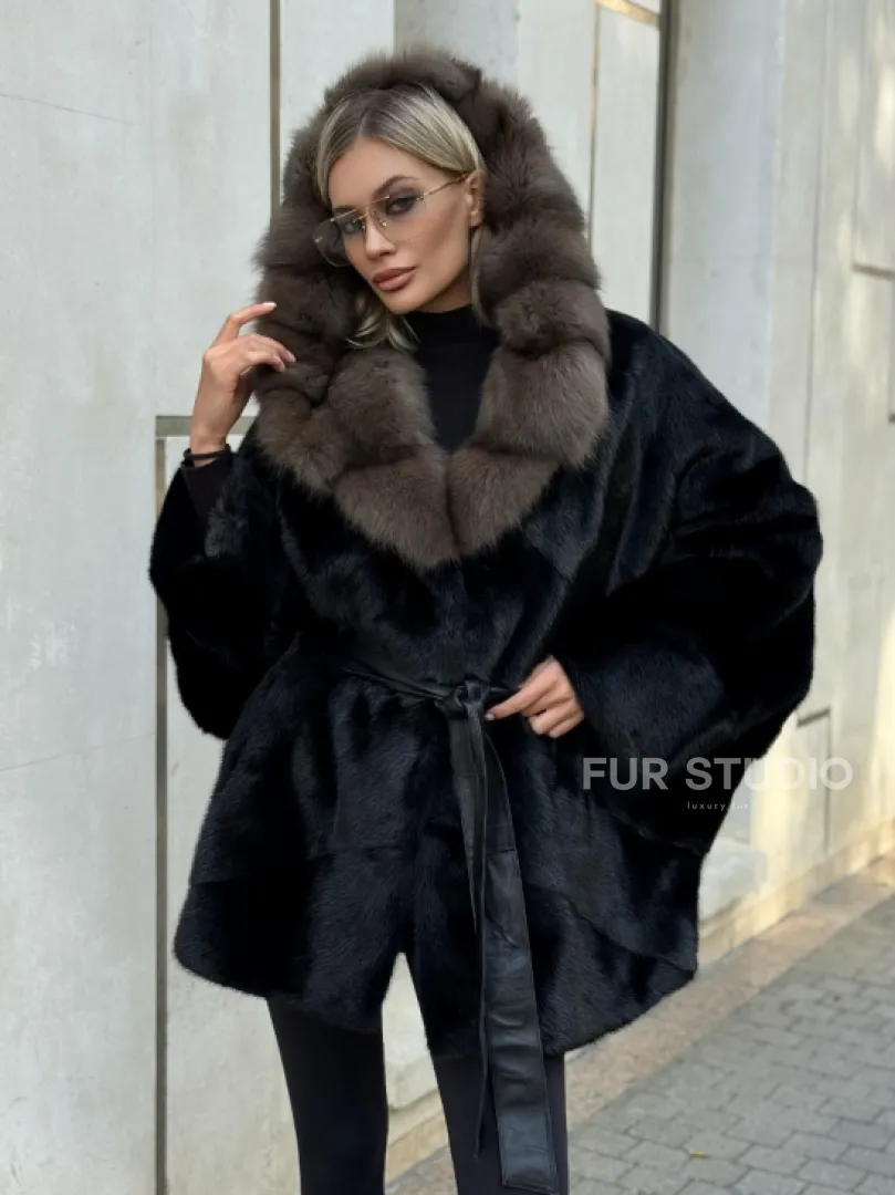 Черная норковая шуба летучая мышь с капюшоном из куницы - фото 7