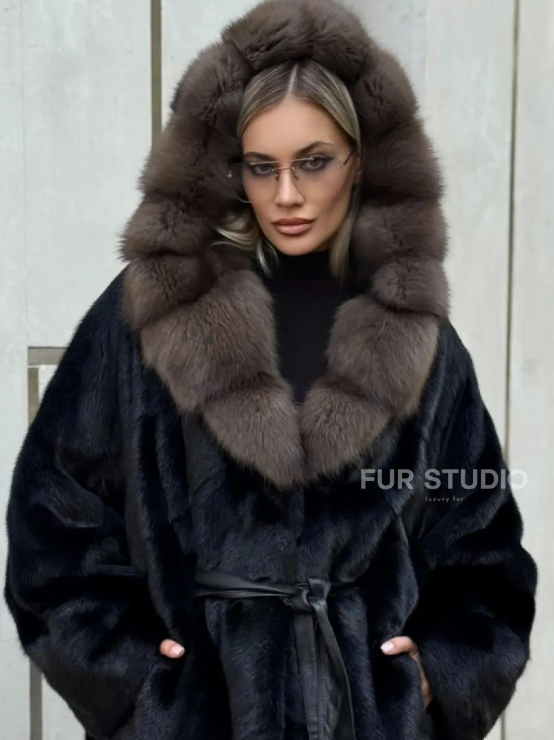 Черная норковая шуба летучая мышь с капюшоном из куницы - фото 4