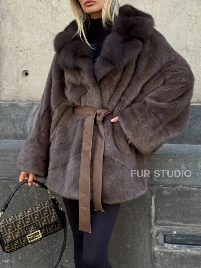 Женская норковая шуба свободного силуэта с воротником куницы - фото 4