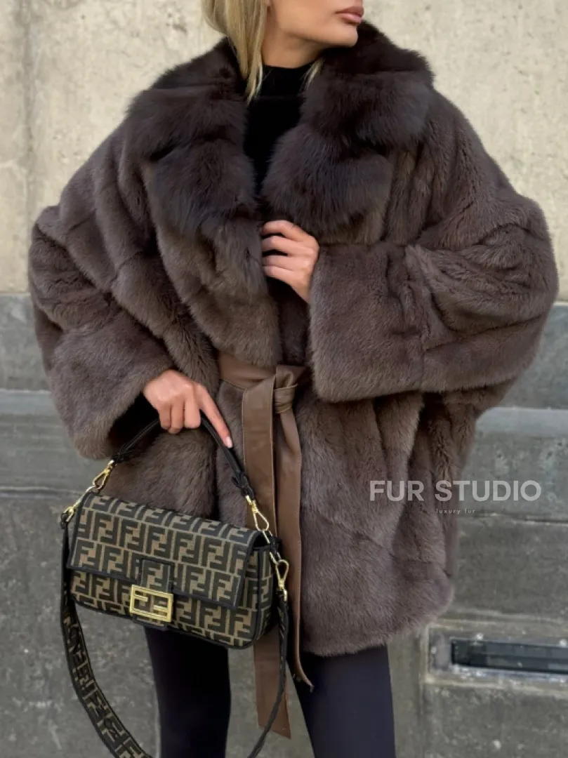 Женская норковая шуба свободного силуэта с воротником куницы - фото 2