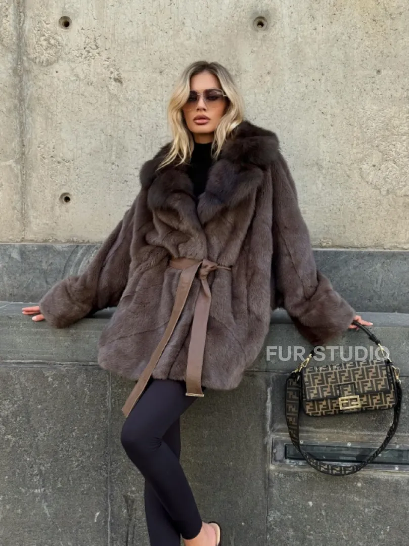 Женская норковая шуба свободного силуэта с воротником куницы - фото 12