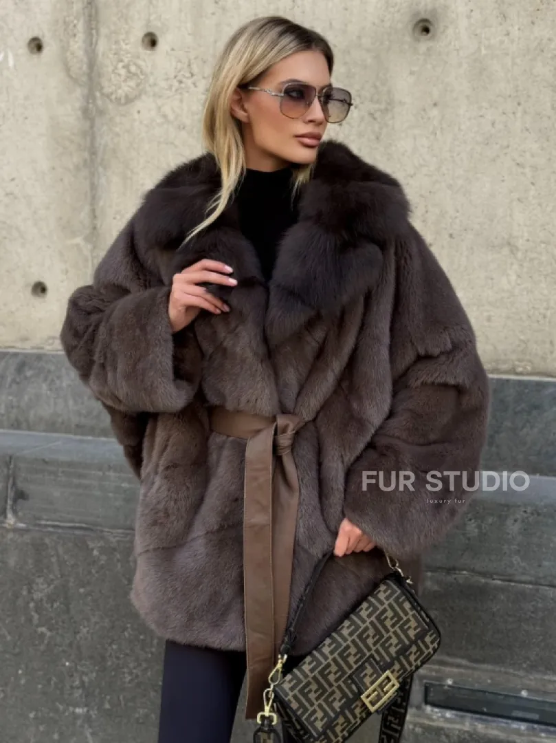 Женская норковая шуба свободного силуэта с воротником куницы - фото 0