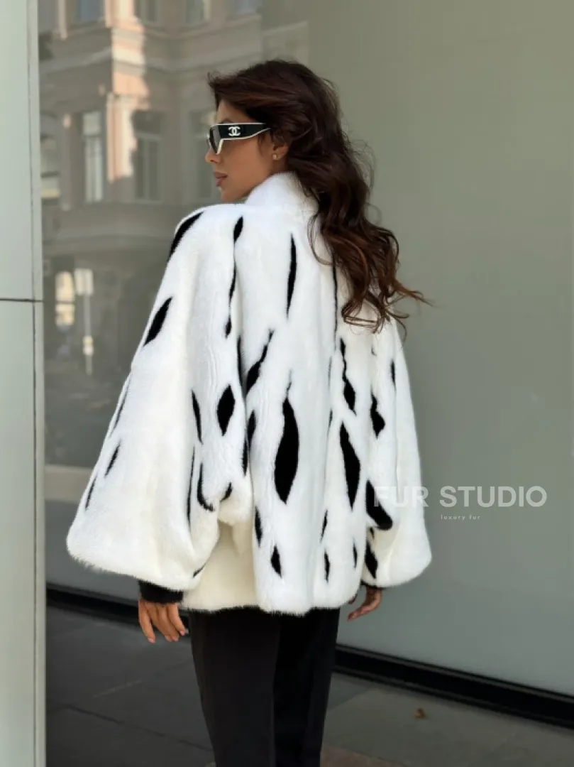 Белый норковый полушубок с рисунком - фото 5