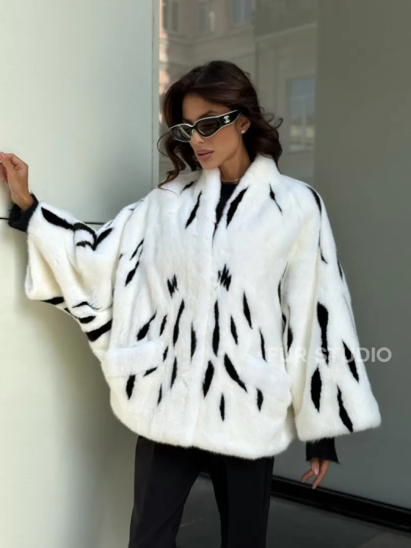 Белый норковый полушубок с рисунком - фото 10