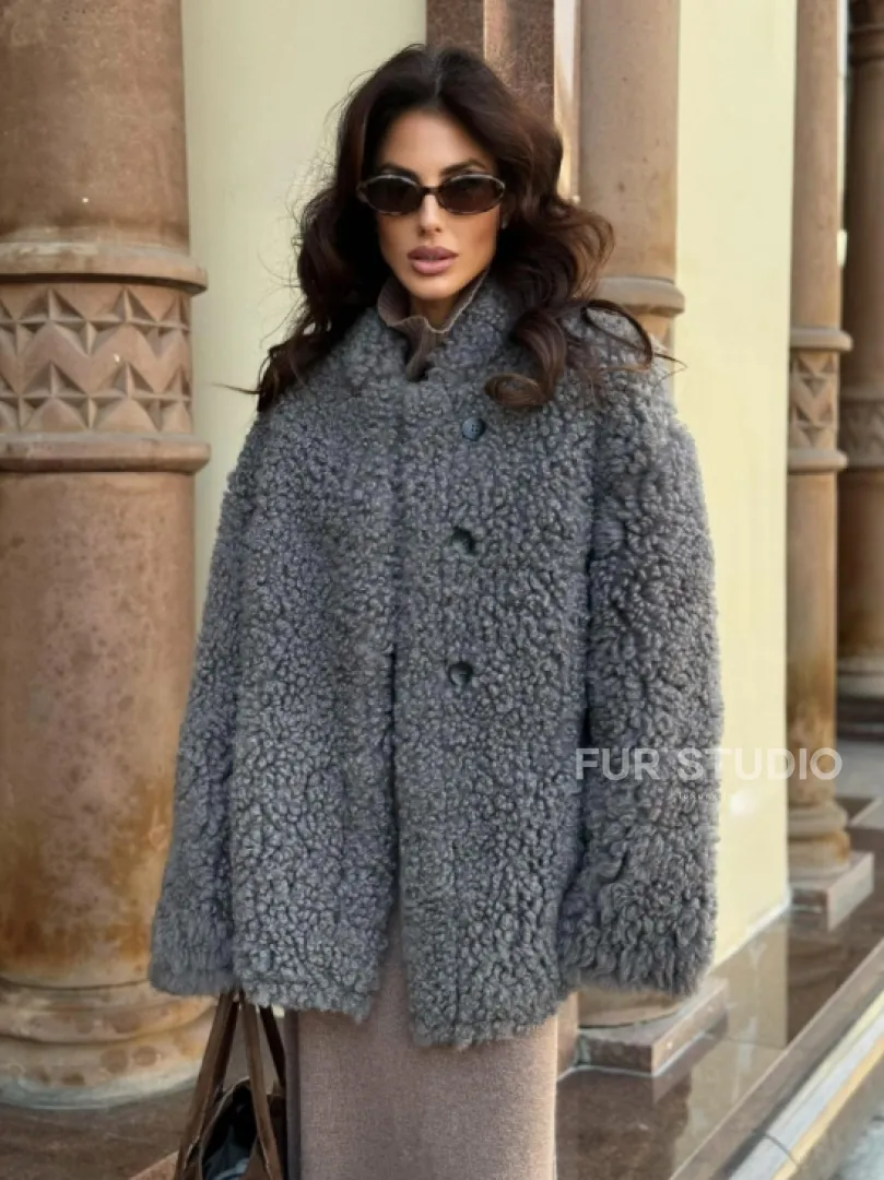 Дубленка серого цвета - двухсторонняя - фото 9