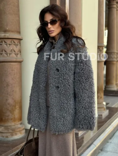Дубленка серого цвета - двухсторонняя - фото 6
