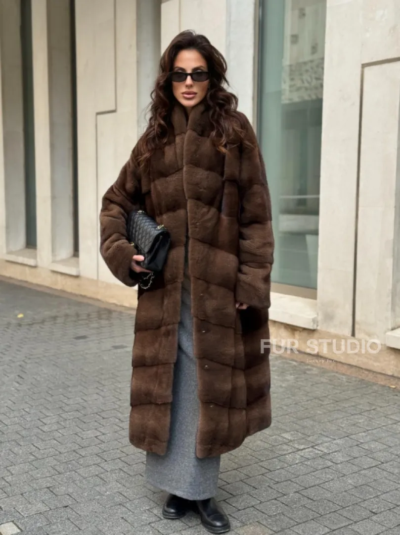 Шуба из плюшевой норки Velvet с V-образным воротником - фото 7