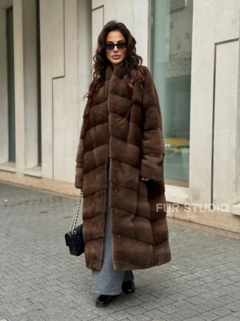 Шуба из плюшевой норки Velvet с V-образным воротником - фото 8