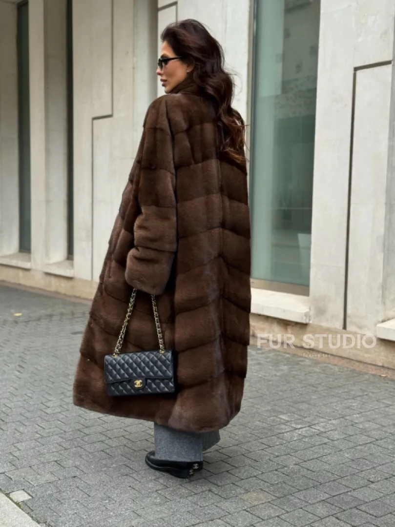 Шуба из плюшевой норки Velvet с V-образным воротником