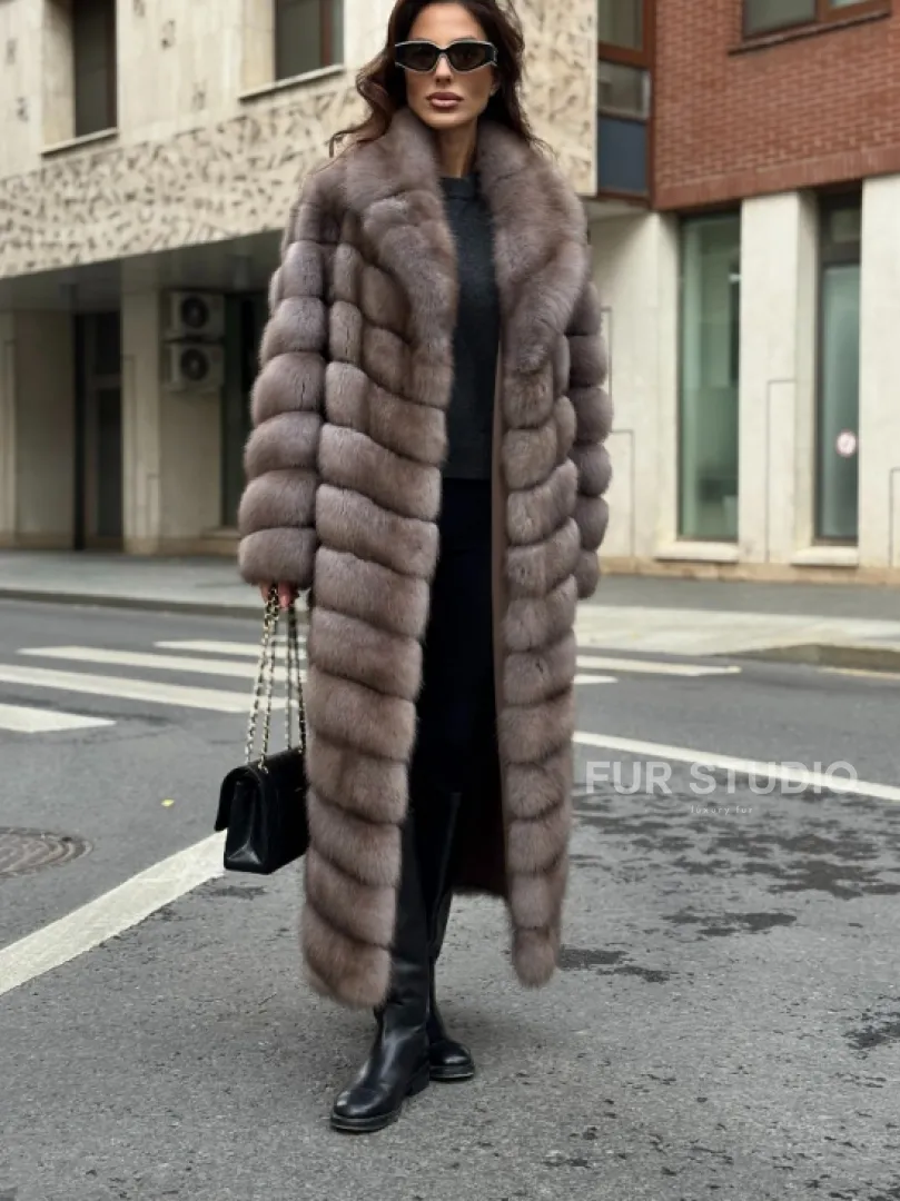 Шуба из меха куницы в цвете Truffle