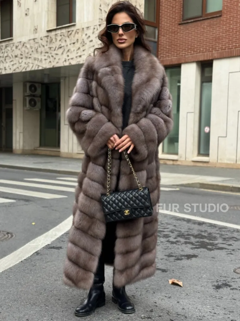 Шуба из меха куницы в цвете Truffle