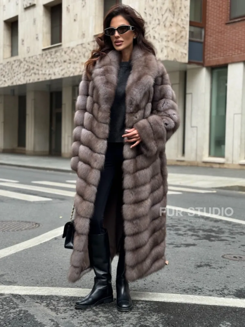 Шуба из меха куницы в цвете Truffle