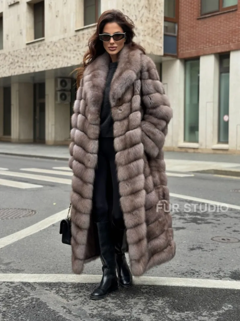 Шуба из меха куницы в цвете Truffle