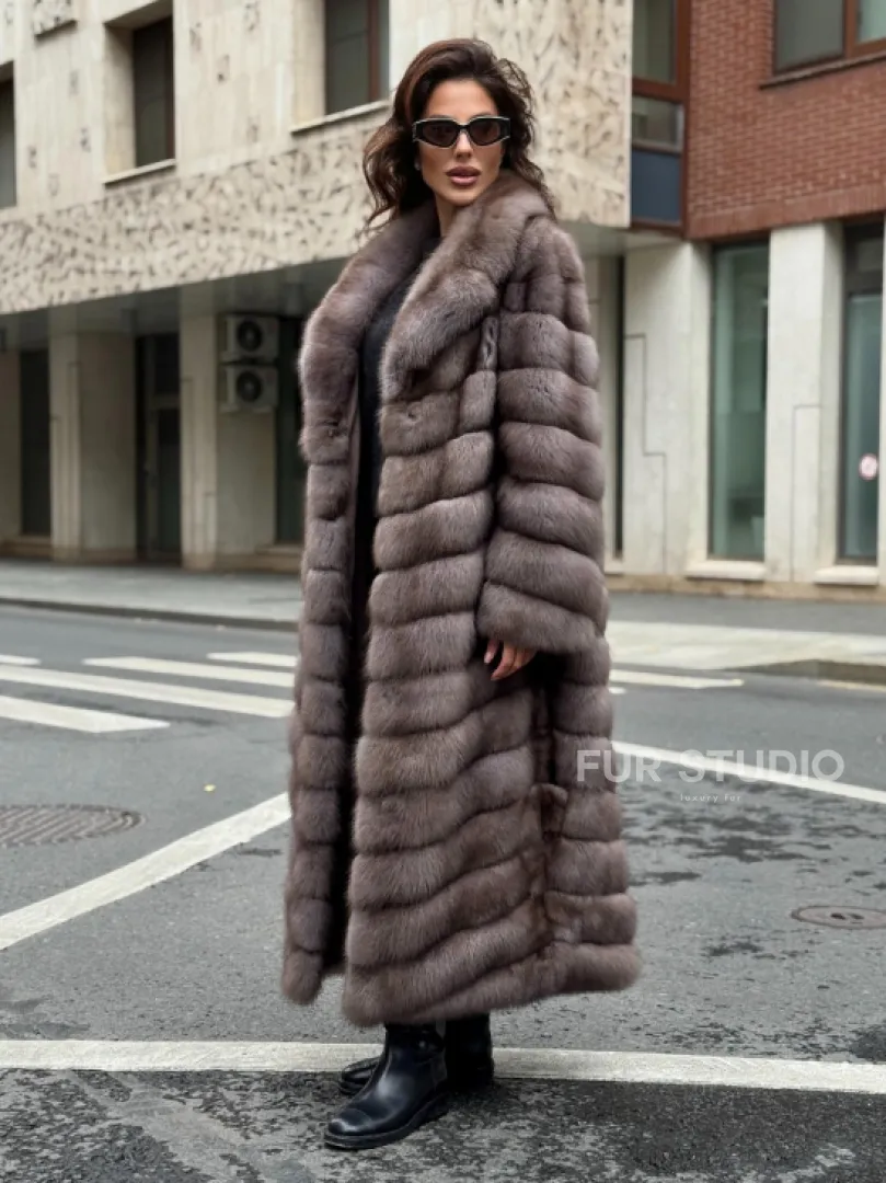 Шуба из меха куницы в цвете Truffle